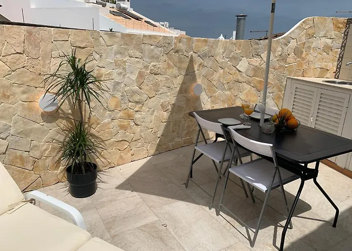 House With A Bbq Terrace In The Centre Of Lagos