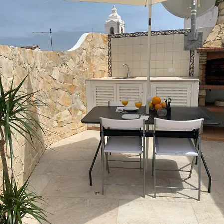House With A Bbq Terrace In The Centre Of Lagos Exterior photo