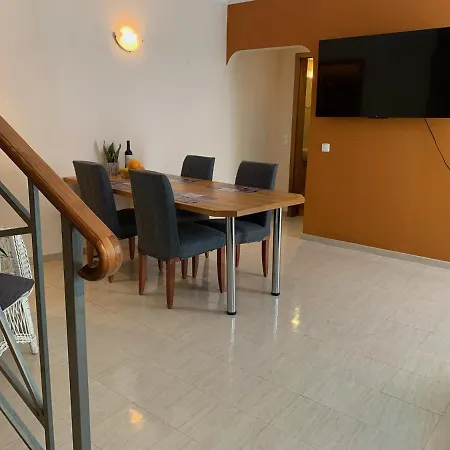 House With A Bbq Terrace In The Centre Of Lagos Exterior photo