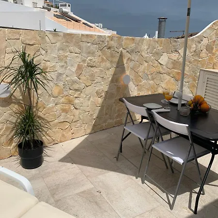 House With A Bbq Terrace In The Centre Of Lagos Exterior photo